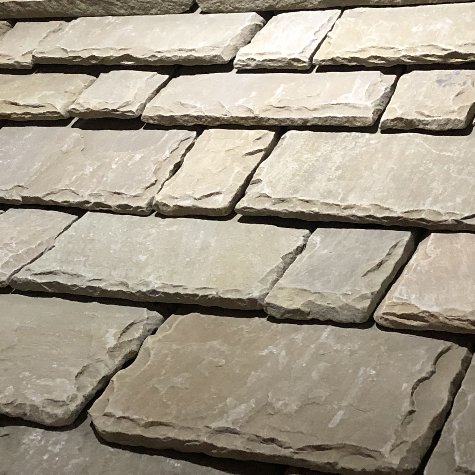 Cotswold Style Natural Stone Roof Slates (18mm) Cotswold Style Natural Stone Roof Slates (18mm)