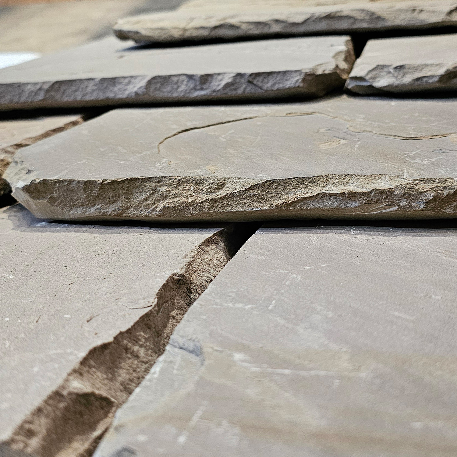 Cotswold Style Natural Stone Roof Slates (18mm) Cotswold Style Natural Stone Roof Slates (18mm)